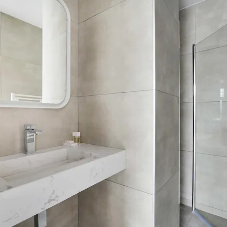 Superb With Hammam -4br-12p- Bastille شقة باريس